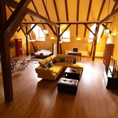 The Attic - Large Open-Space In The Old Town Of Brasov, Minutes Away From The Black Church מראה חיצוני תמונה