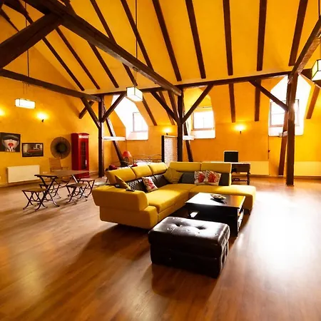 The Attic - Large Open-Space In The Old Town Of Brasov, Minutes Away From The Black Church מראה חיצוני תמונה