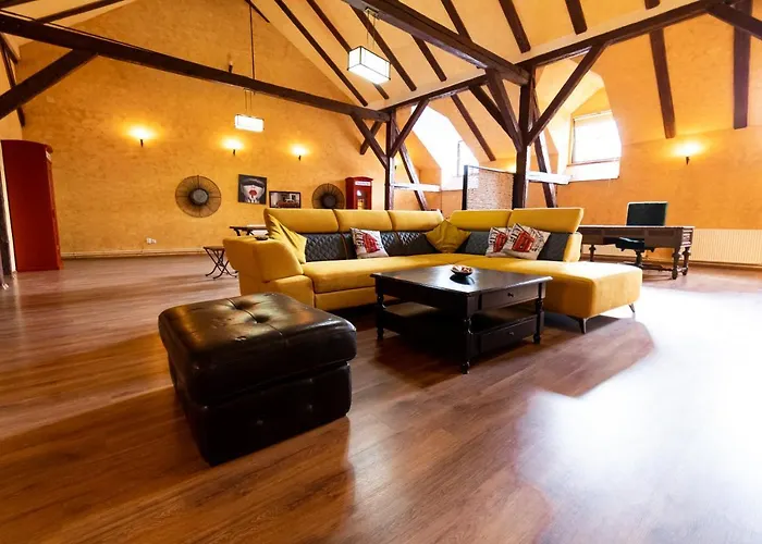 The Attic - Large Open-Space In The Old Town Of Brasov, Minutes Away From The Black Church