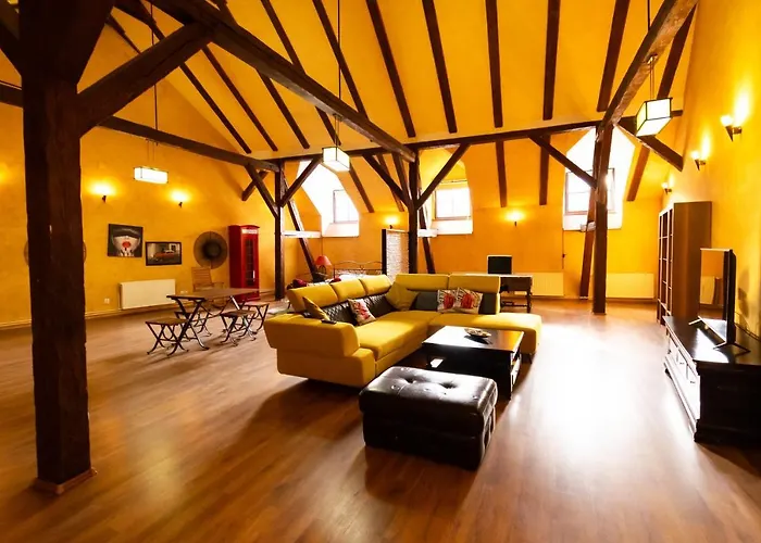 The Attic - Large Open-Space In The Old Town Of Brasov, Minutes Away From The Black Church