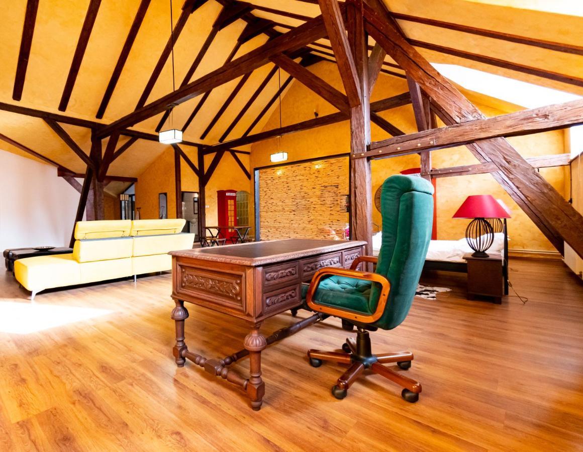 Apartament The Attic - Large Open-space In The Old Town Of Brasov, Minutes Away From The Black Church *