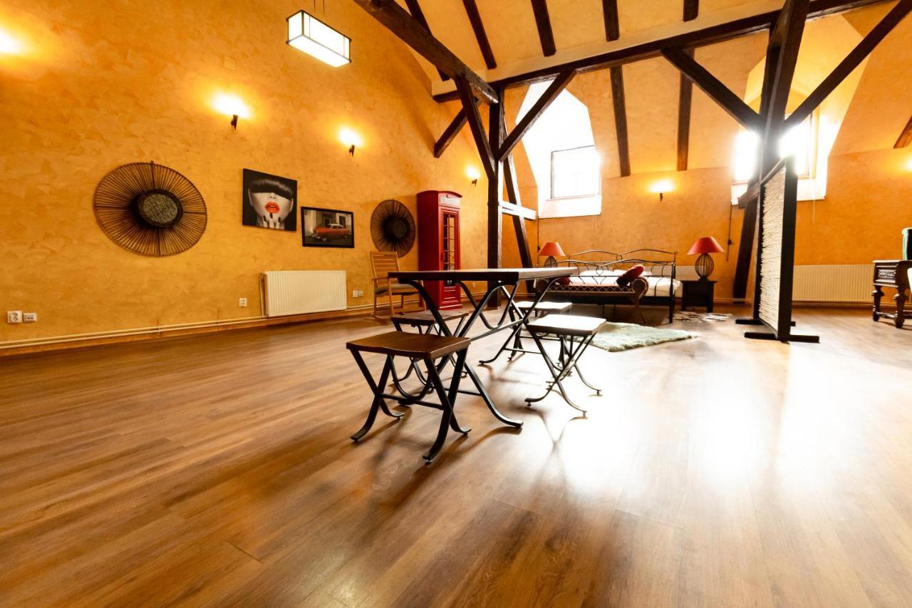 Apartament The Attic - Large Open-space In The Old Town Of Brasov, Minutes Away From The Black Church *